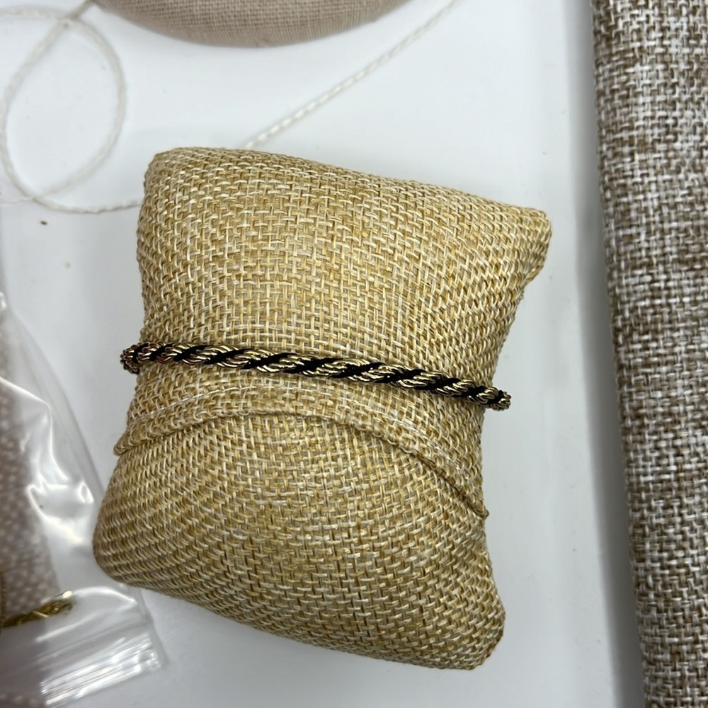 🖤 Vintage 8" Braided Gold-Tone & Black Thread Bracelet - Picture 5 of 8